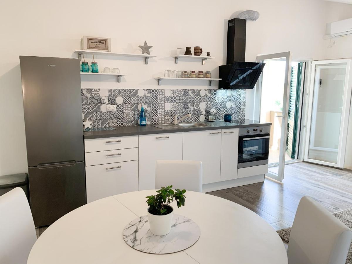 Apartmani Carnizza Ražanac Exterior foto